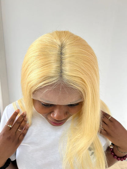 Perruque raide blond platine 26" cheveux 100% naturels - ADRIANA