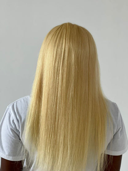 Perruque raide blond platine 26" cheveux 100% naturels - ADRIANA